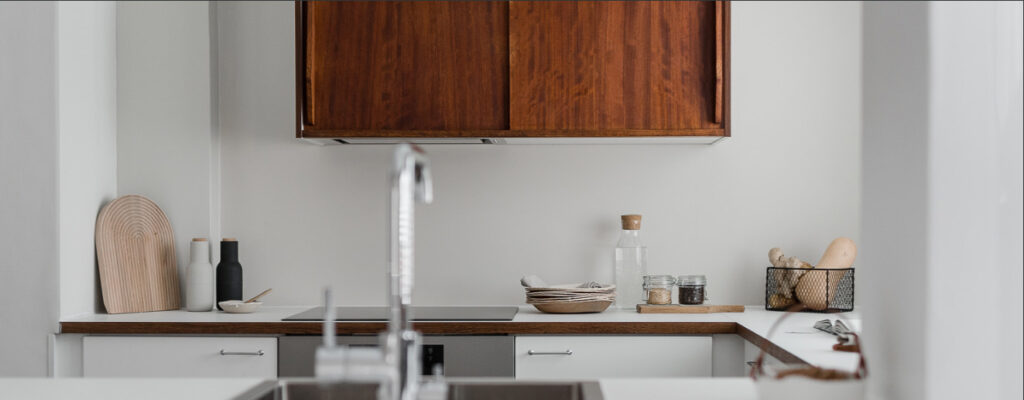 Pelkät keittiökaapit tai kokonaisvaltainen keittiöremontti.