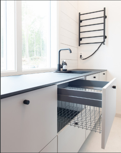 Kodinhoitohuone, joka on tyylikäs ja käytännöllinen.