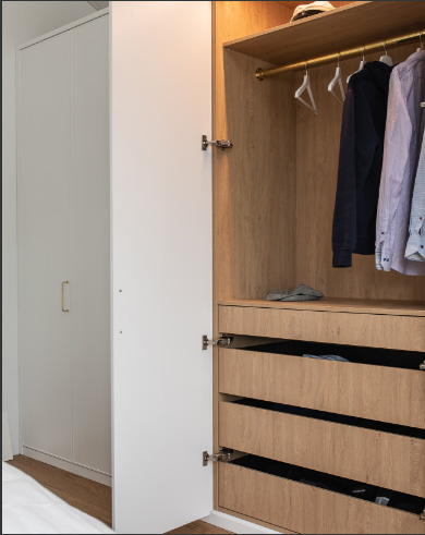 Vaatekaapit joka kotiin Turun seudulla hankaliinkin paikkoihin, esim. vinokaton alle.