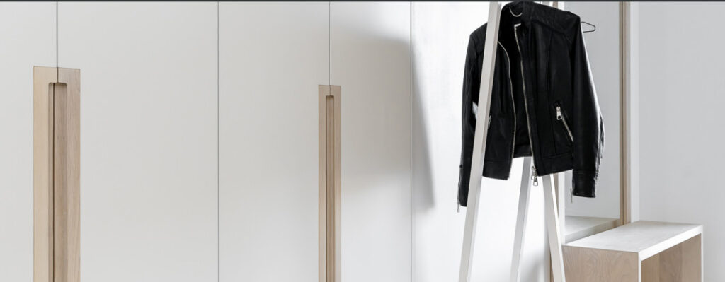 Vaatekaapit ja vaatehuoneet mittojen mukaan.