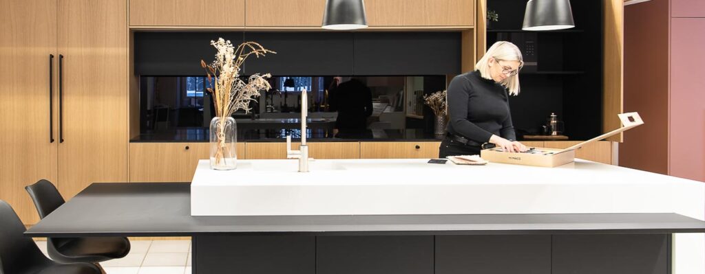 Sisustussuunnittelijat Turussa myös yhteistyössä muiden ammattilaisten kanssa.