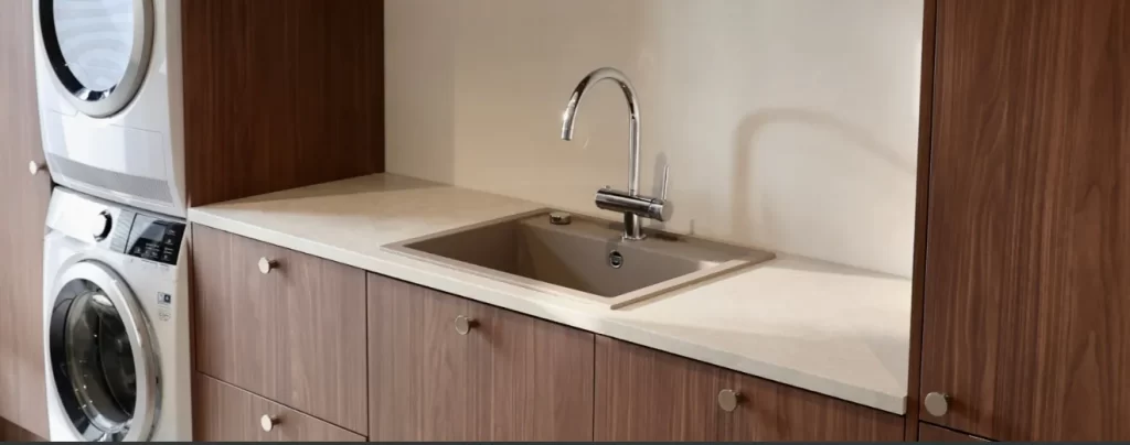 Kodinhoitohuoneen remontti ja kalusteet Turun seudulla.